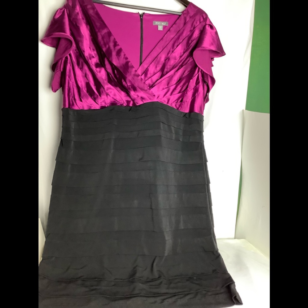 Roz & Ali Pleated dress
